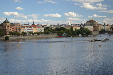Wełtawa w Pradze latem/Vltava river in Prague in summer, Czech Republic © Pictofotius