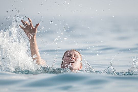 42,888 BEST Drowning IMAGES, STOCK PHOTOS & VECTORS | Adobe Stock