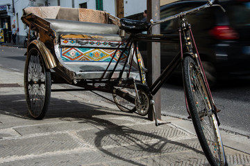 Fototapeta na wymiar Rikscha Fahrrad in Fiesole
