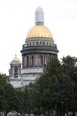 Fototapeta na wymiar Исаакиевский собор в Санкт-Петербурге 