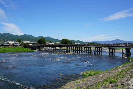 京都の嵐山　保津川(桂川)に架かる渡月橋と河原の風景