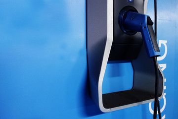 Electric vehicle charging station
