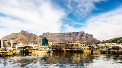 Photo sur Plexiglas Montagne de la Table Table Mountain vue depuis le Victoria and Albert Waterfront à Cape Town Afrique du Sud