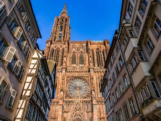 Papier Peint photo Monument historique Cathedral of Our Lady of Strasbourg, France