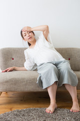 倒れる妊婦さん