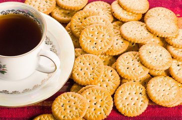 Biscuit crackers with black tea