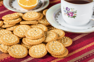 Fototapeta na wymiar Biscuit crackers with black tea