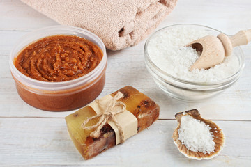 Cleansing body scrub