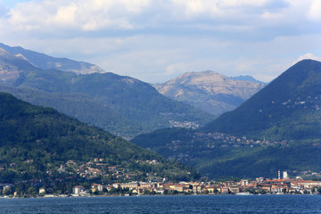 Fototapeta na wymiar Lac Majeur. Stresa. Italie. / Lake Maggiore. Stresa. Italy...