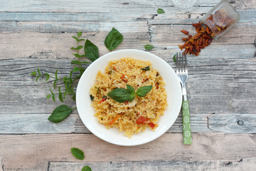 Pasta pomodorini basilico, menta e peproncino