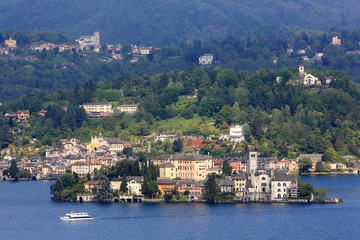 Fototapeta premium Ile Saint-Jules. Lac d'Orta. Orta San Giulio. Italie. / Isola San Giulio. San Giulio Island. Lake Orta. Orta San Giulio. Italy...