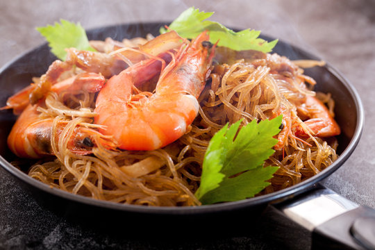 Shrimp potted with vermicelli