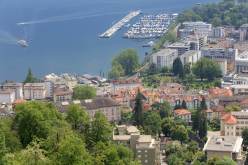 Vue sur la ville de Locarno. Suisse. / View of the city of Locarno. Switzerland...