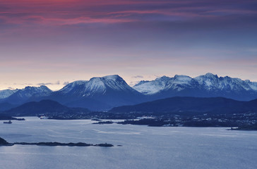 Fototapeta na wymiar Amazing winter sunrise over Norwegian mountains in Alesund, Norway