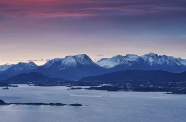 Fototapete Rund Amazing winter sunrise over Norwegian mountains in Alesund, Norway © Savvapanf Photo ©