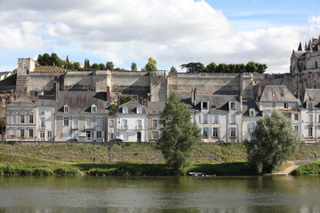 Fototapeta na wymiar Village sur la Loire