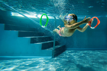 Schwerelose Wasserspiele