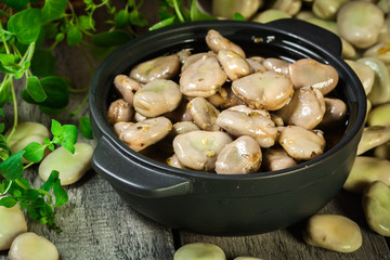 Broad beans stewed with onion and oregano