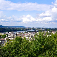 KÖNIGSWINTER am Rhein mit Bonn im Hintergrund