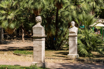 Coversation between statues in the park