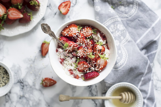 Healthy Oatmeal with Strawberries