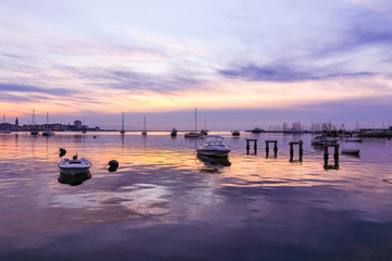 Bucht mit Booten in Kroatien, Umag, Sonnenuntergang
