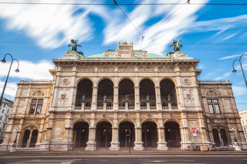 Fototapeta na wymiar Long exposure of State Opera in Vienna Austria