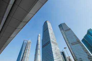 Obraz premium nocna scena nowoczesnego miasta