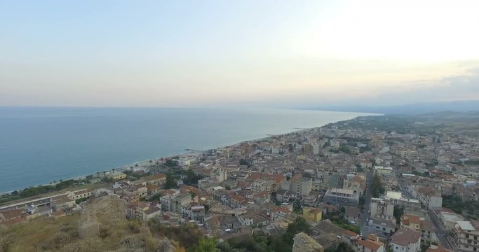 Antico castello medievale di Roccella Ionica in Calabria