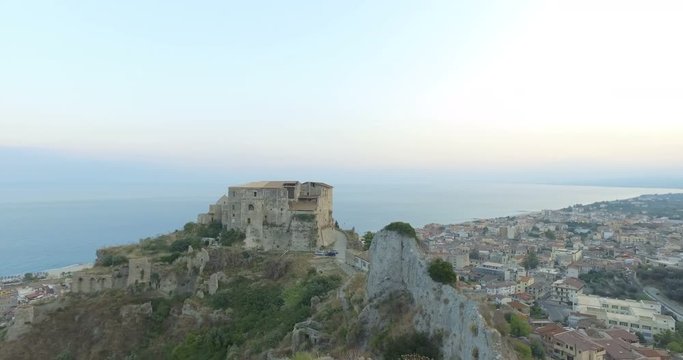 Antico castello medievale di Roccella Jonica in Calabria