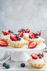 tartlets with cream cheese and fresh berries