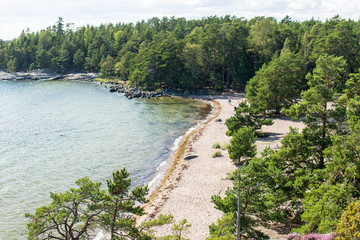 Torpesands havsbad ute på Ingarö utanför Stockholm är ett fantastiskt bad med en långgrund...