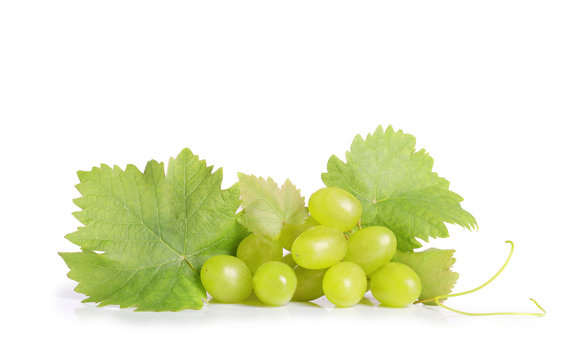 raisin vert sur fond blanc