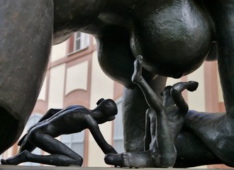 Skulptur am Haus der Künste in Frankfurt/Oder