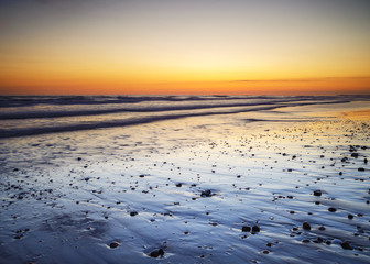 Strand bei Sonnenuntergang am Atlantik bei Cadiz