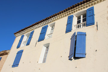 Fototapeta na wymiar Casa tipica a Fontaine de Vaucluse