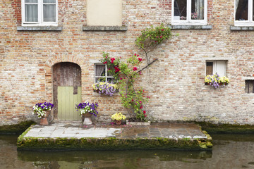 Fototapeta na wymiar Bruges Canalside Building Facade