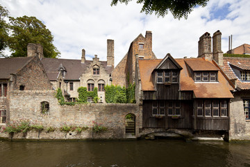 Fototapeta na wymiar Medieval Houses At Canal In Bruges