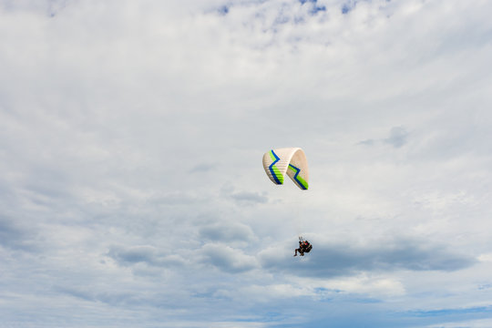 paraplane flying high up