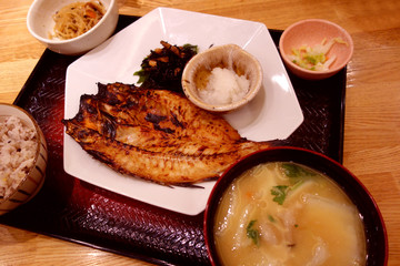 鯛の炭火焼き定食