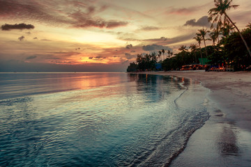 Fototapeta na wymiar Beautiful landscape, bright tropical sea sunset