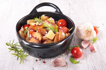 potato and tomato roasted with onion