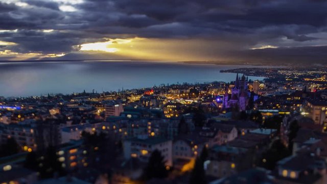 Cinemagraph du coucher de soleil sur Lausanne et sa cath&eacute;drale, en Tilt Shift.