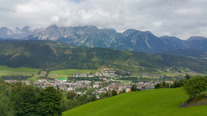 Fototapeta na wymiar Wanderurlaub in den Alpen - Schladming