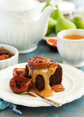 Sticky pudding with caramel sauce and