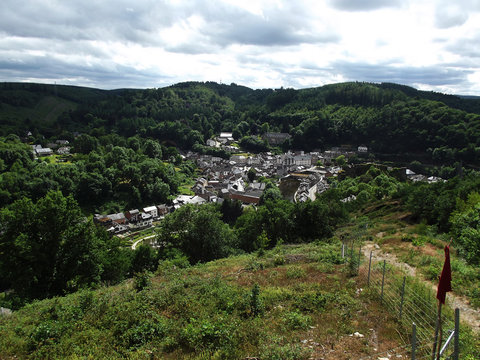 Krajobraz Belgijski - Panorama Miasteczka La Roche-en-Ardenne