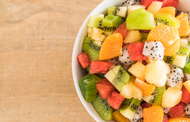 mix sliced fruits