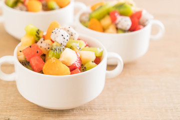 mix sliced fruits