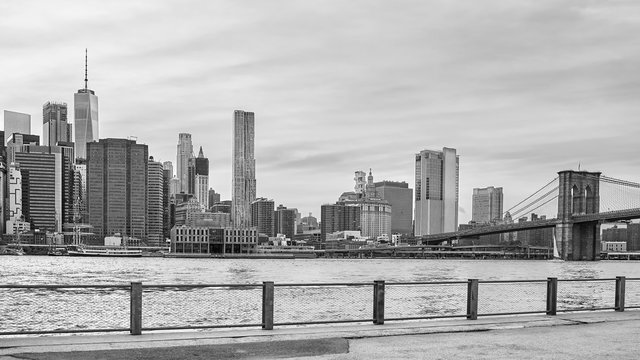 Panoramic picture of the Manhattan skyline seen from Brooklyn, USA.
