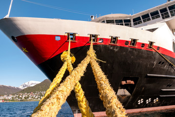 Obraz premium Prow front view of a large cruise liner ship in Tromso Harbour.